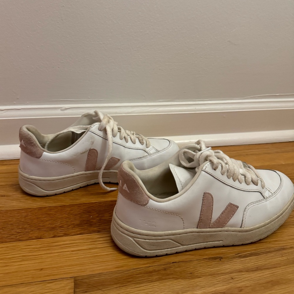 Veja V-12 Leather Sneakers | Size 36